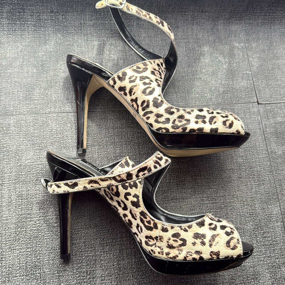 White House l Black Market - Tallulah Leopard Print Calf Hair Peep Toe heels - 6